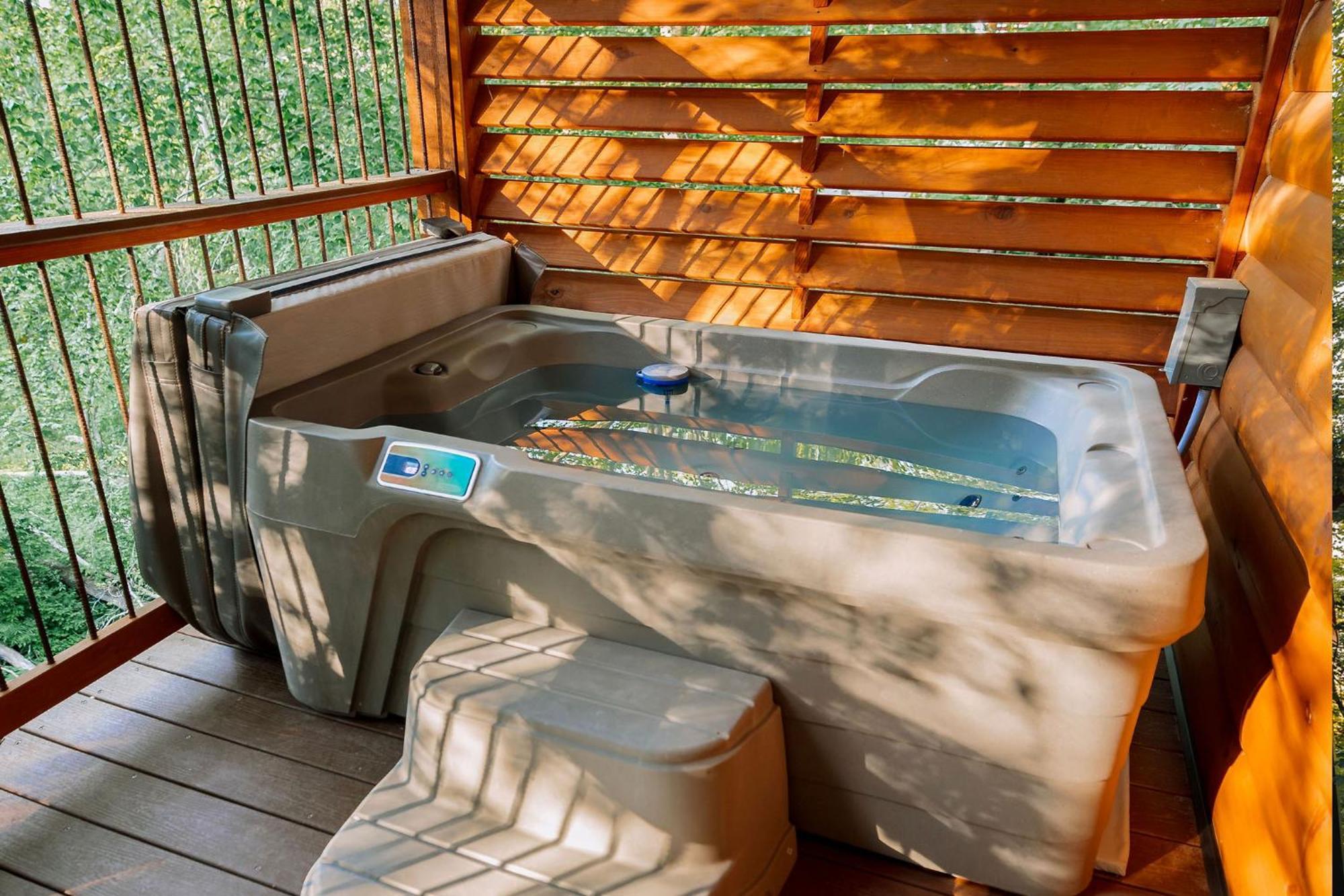 Cricket Hill Treehouse B By Amish Country Lodging มิลเลอร์สเบิร์ก ภายนอก รูปภาพ